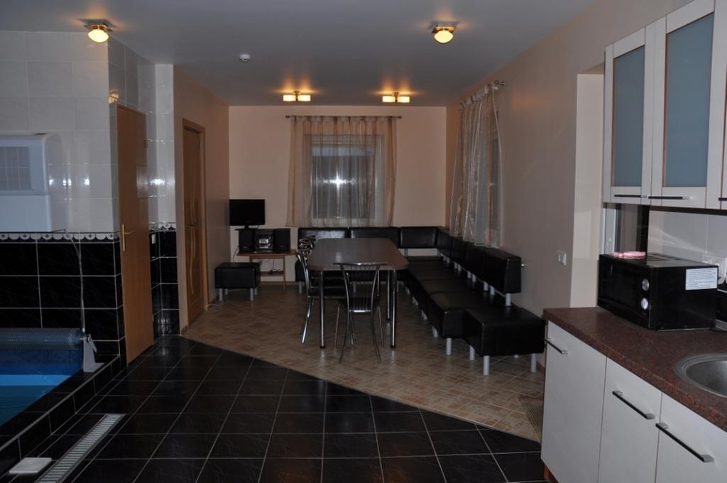 Hotel Surauciu Sveciu Namai à Aukštadvaris Extérieur photo